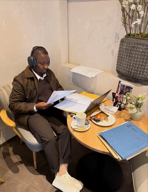Yaw Barwuah preparing the next piece of work