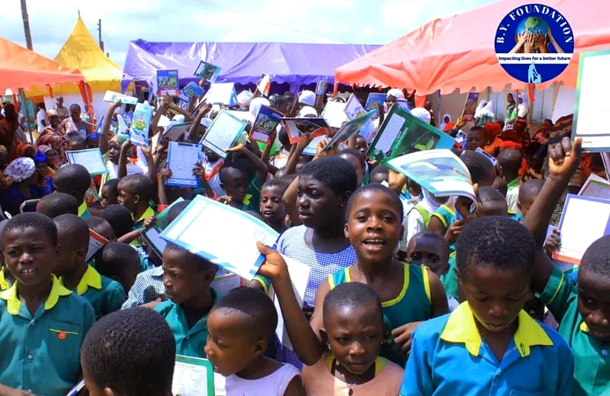 Young people with learning materials from the foundation